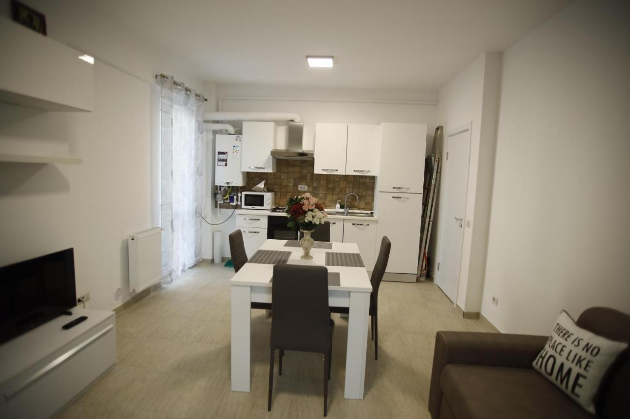 Lar Apartment Focşani Exterior foto